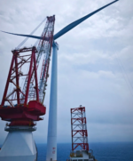 国内首个“海上风电+海洋牧场+海水制氢”融合项目首台风机吊装成功
