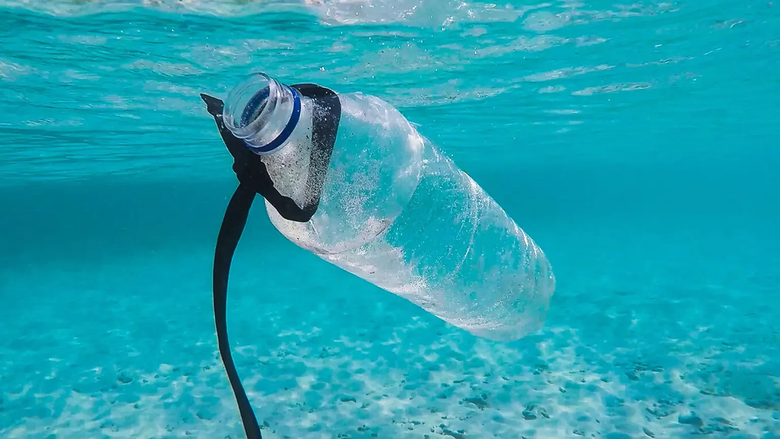 Cleaning up plastic in the ocean with blockchain technology and ocean plastic certificates